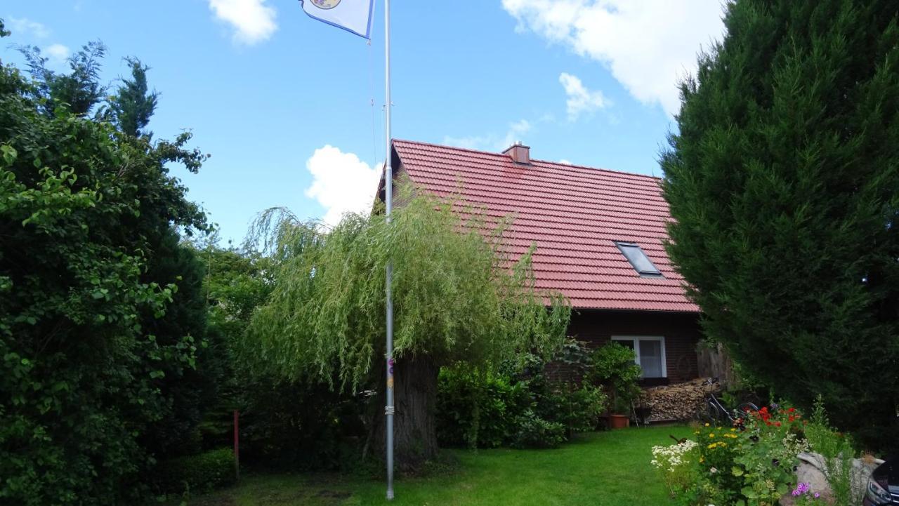 Ferienhaus Im Urigen Garten Bzw Eulenhaus Zingst Buitenkant foto