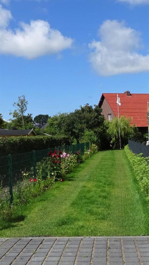 Ferienhaus Im Urigen Garten Bzw Eulenhaus Zingst Buitenkant foto