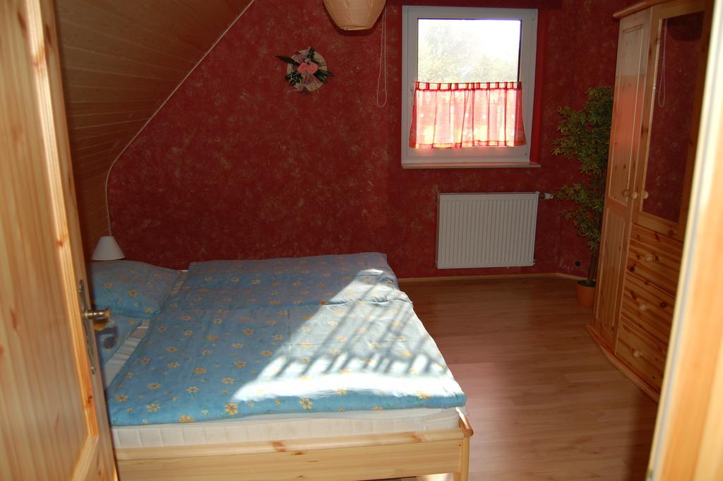 Ferienhaus Im Urigen Garten Bzw Eulenhaus Zingst Kamer foto