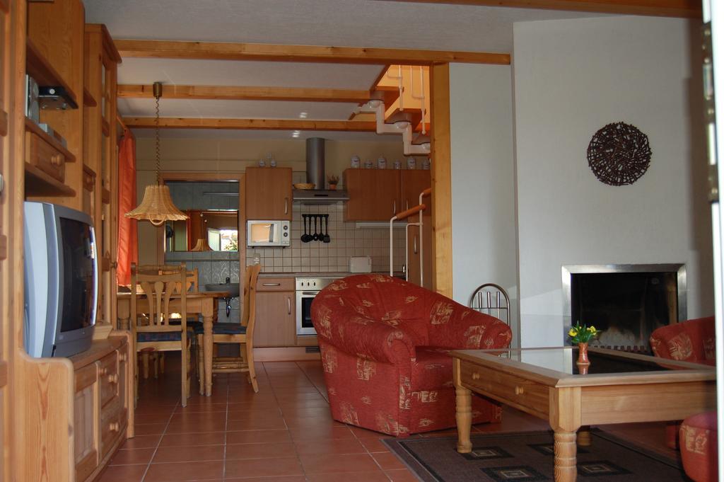Ferienhaus Im Urigen Garten Bzw Eulenhaus Zingst Kamer foto