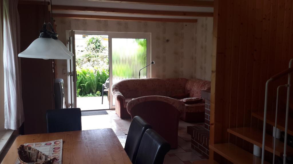 Ferienhaus Im Urigen Garten Bzw Eulenhaus Zingst Kamer foto