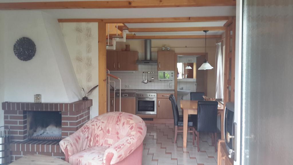 Ferienhaus Im Urigen Garten Bzw Eulenhaus Zingst Kamer foto